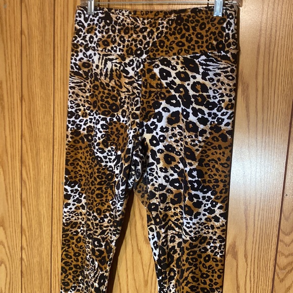 🔥Cheetah Print Leggings / No Boundaries / Size Large - Picture 2 of 4